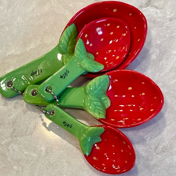 New Trendy Ceramic strawberry shaped measuring Spoons 4 pc set, great gifts! - Picture 5 of 9